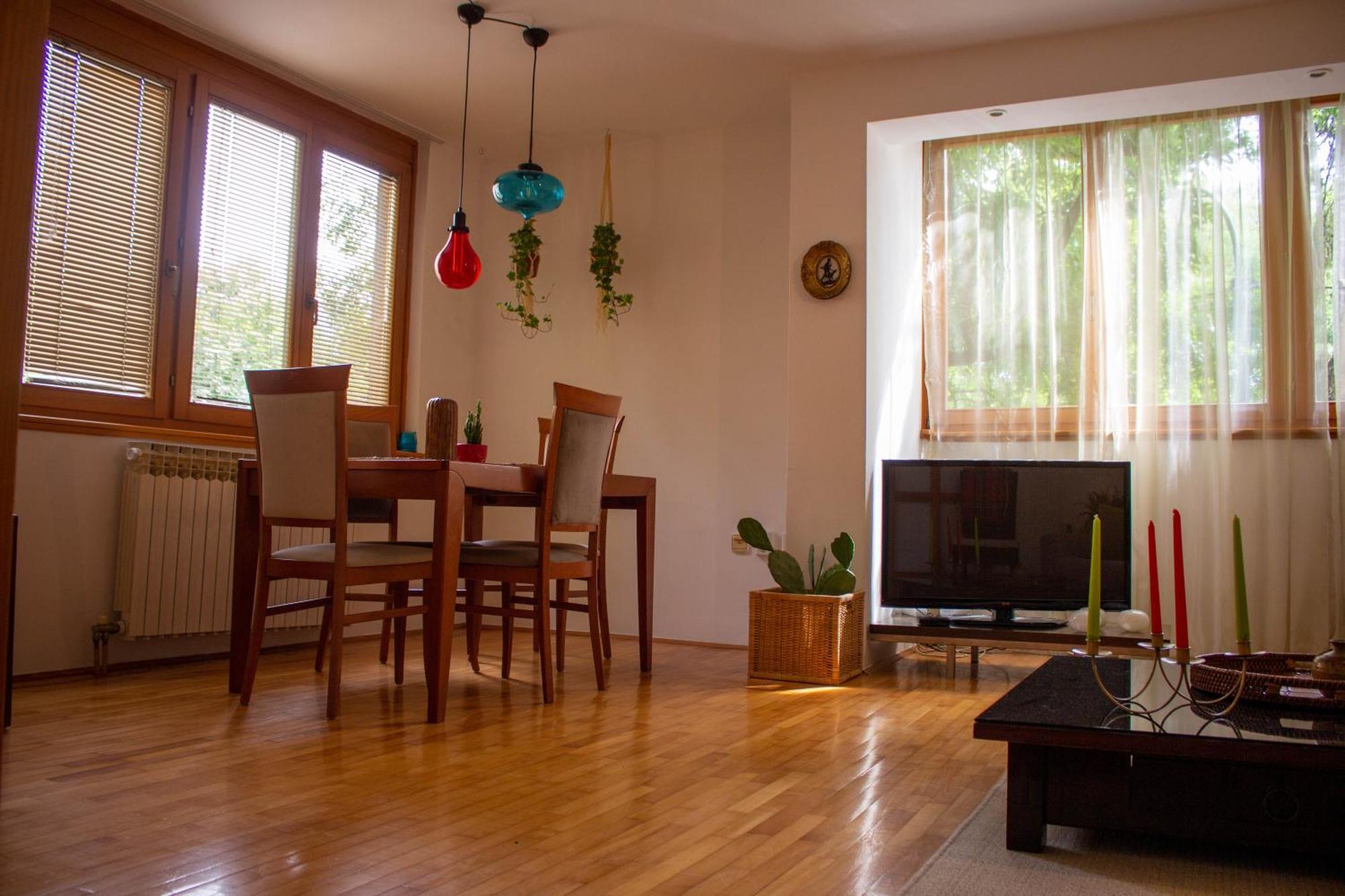 The Tranquil Corner Of The Town Center Apartment *